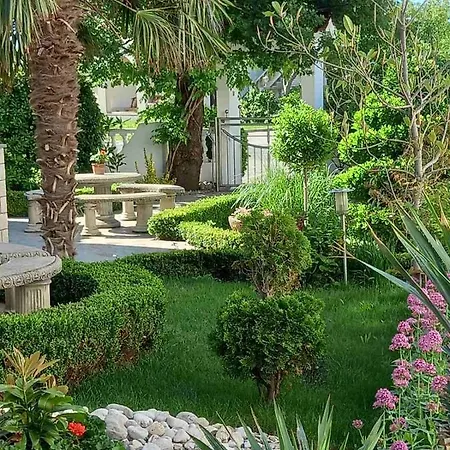 Garfild 2 Guest house