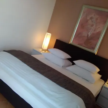 Garfild 2 3* Novi Vinodolski