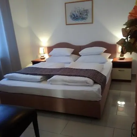Garfild 2 3* Novi Vinodolski