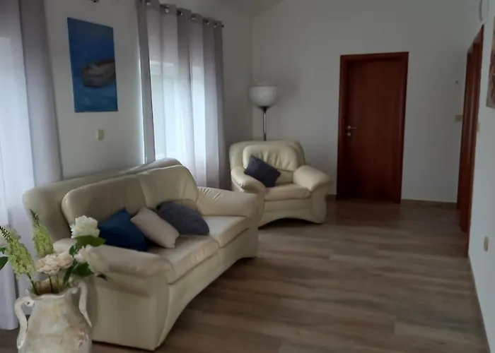 Guest house Garfild 2 Novi Vinodolski